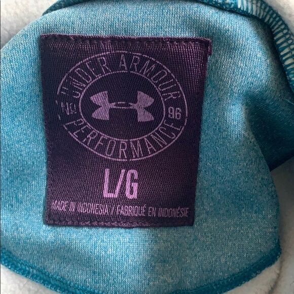 EUC WOMEN’S UNDER ARMOUR LARGE HOODED SWEATSHIRT - Picture 3 of 5